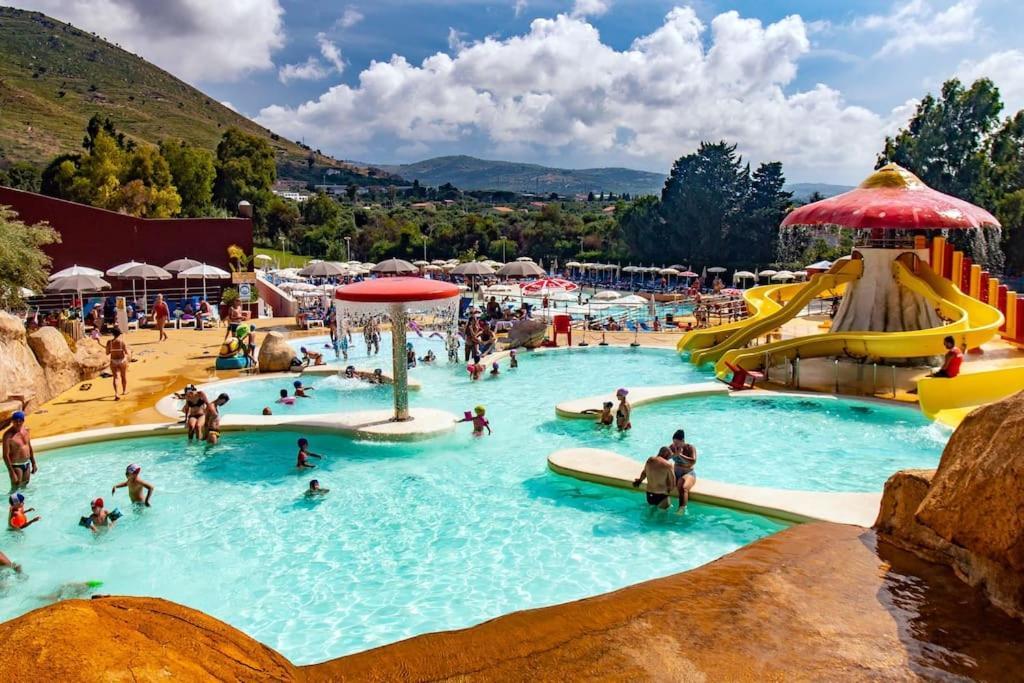 Villa Indipendente Le Coccinelle Beach Mare Piscina A 250 Mt Dal Mare Con Servizio Di Piscina A 400 Mt 12 K Da Cefalu Campofelice Di Roccella Bagian luar foto